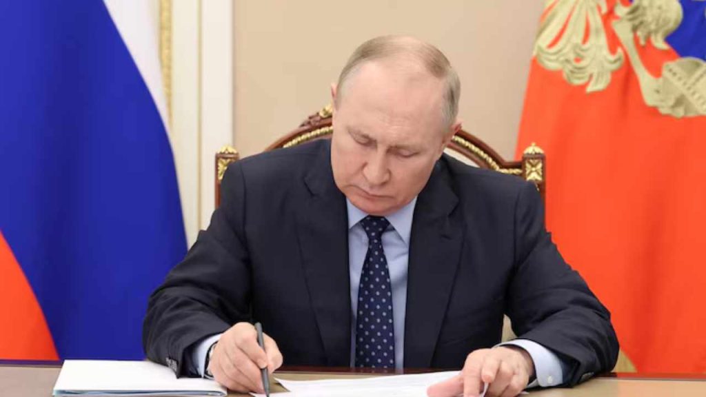 Putin Signs Law to Advance Cryptocurrency Use in Russia’s International Trade