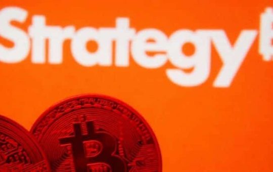 Strategy CEO Phong Le sells 3,299 shares for over $456,000